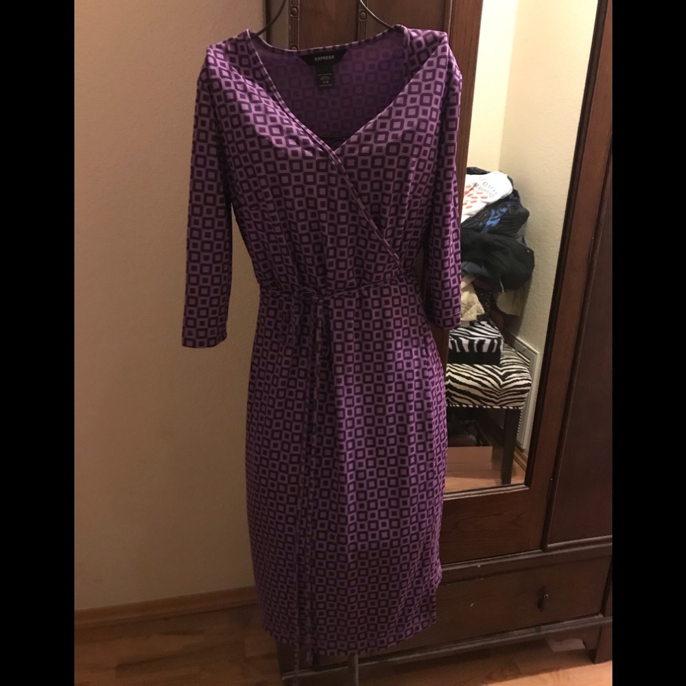 Express wrap dress size 7/8 in purple/black